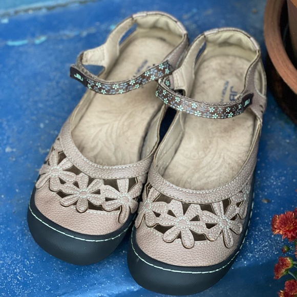 JBU Shoes - JBU Maryjane style woman’s shoes - 7.5 M